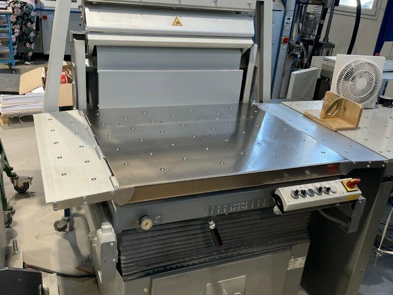 POLAR 92 E –Paper Cutter - 2001 - RA2 Jogger and LW452 Pile Lift - 2012