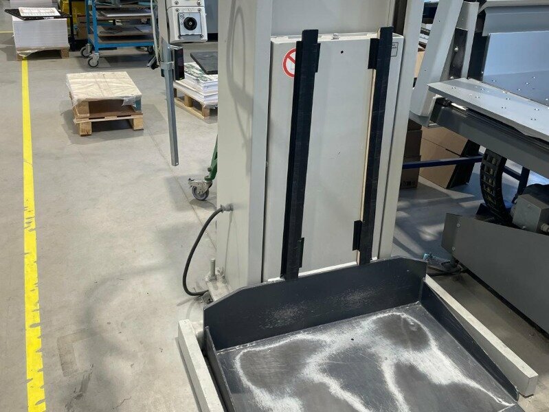 POLAR 92 E –Paper Cutter - 2001 - RA2 Jogger and LW452 Pile Lift - 2012