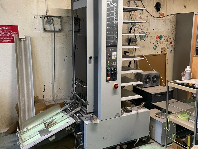 HORIZON TAC-8 COLLATOR MACHINE - LARGE FORMAT COLLATOR